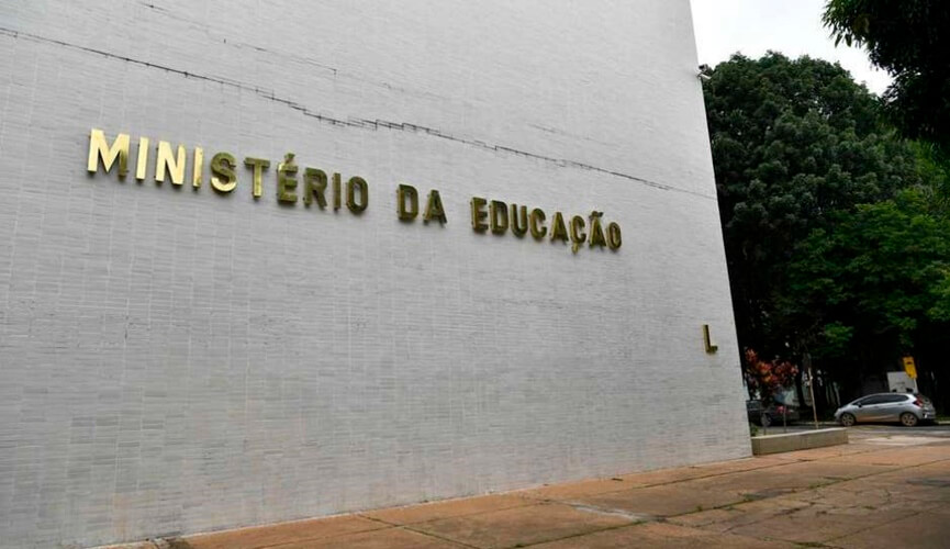Ministério da Educação bloqueia R$ 2,4 da educação básica