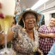 Passageiros fazem festa no metrô todos os dias