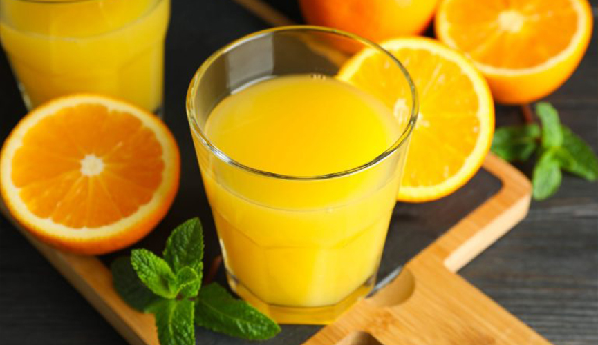 Suco natural de fruta pode ser tão ruim para a saúde de idosos quanto refrigerante