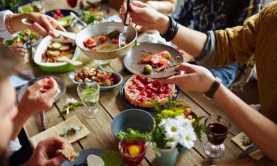 Almoço em família de domingo fortalece laços familiares, diz psicóloga