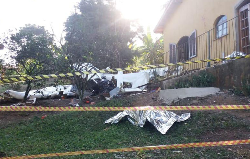 Avião caiu a 3 metros de casa com idosos em Campo Limpo