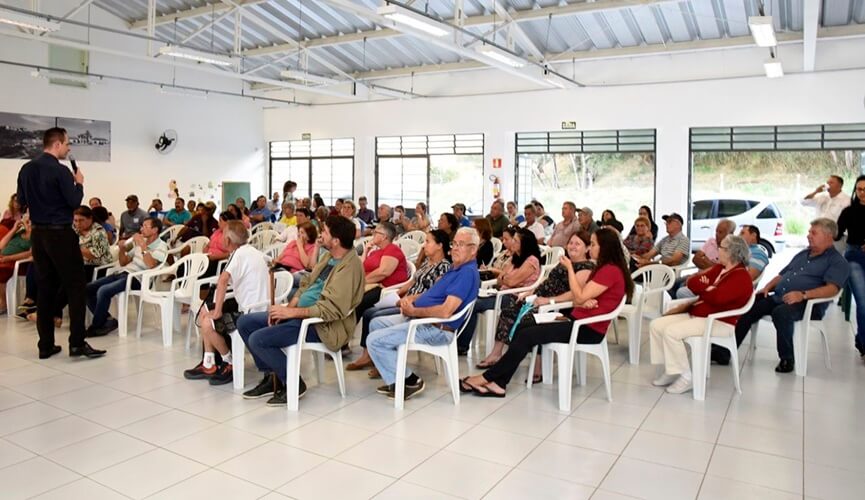 Moradores da Vila Marlene conhecem projeto da futura Clínica da Família
