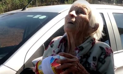 Com 93 anos, Dona Coceição empina pipa e faz sucesso na internet