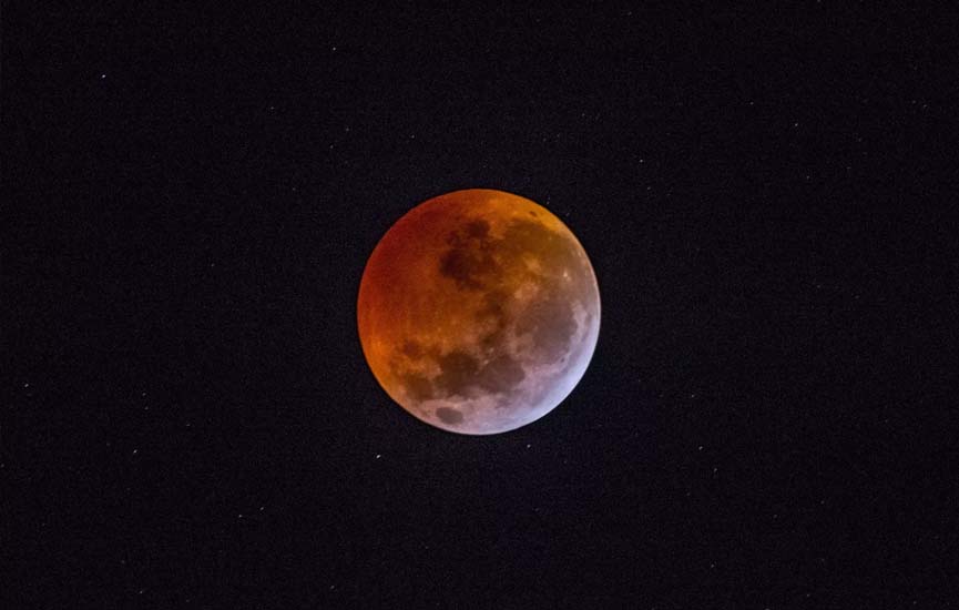 Eclipse lunar parcial será visto em todo o Brasil nesta terça-feira (16)