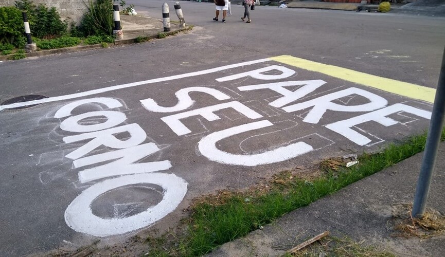 Moradores pintam ‘Pare seu corno’ para chamar atenção de autoridades e motoristas
