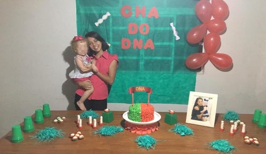 Mulher faz ‘Chá do DNA’ para revelar paternidade da filha