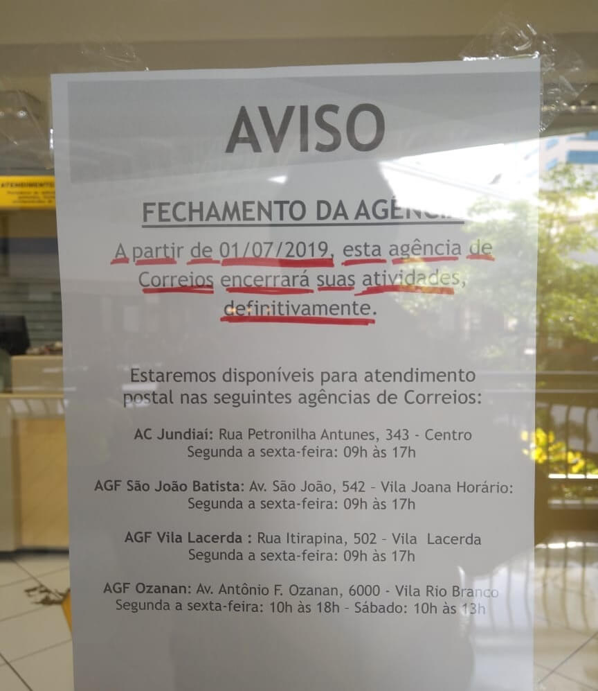 Aviso deixado na porta da agência dos Correios (Foto: Motoboy Xororó)