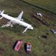 Avião com mais de 200 a bordo faz pouso de emergência em milharal após colidir com pássaros na Rússia