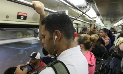 Campanha pede que passageiros usem fones de ouvido no transporte público