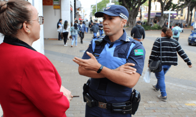 Guarda Municipal de Jundiaí faz alerta sobre uso do celular nas ruas