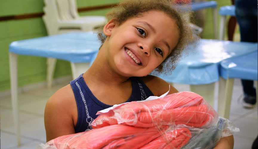 Prefeitura doa agasalhos novos para crianças do Jardim Sorocabana