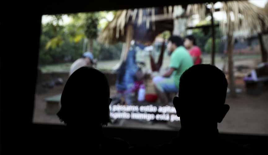 Audiodescrição gera inclusão nas salas de cinema