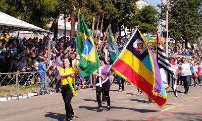 Desfile de 7 de Setembro reúne 10 mil pessoas na Luiz Latorre