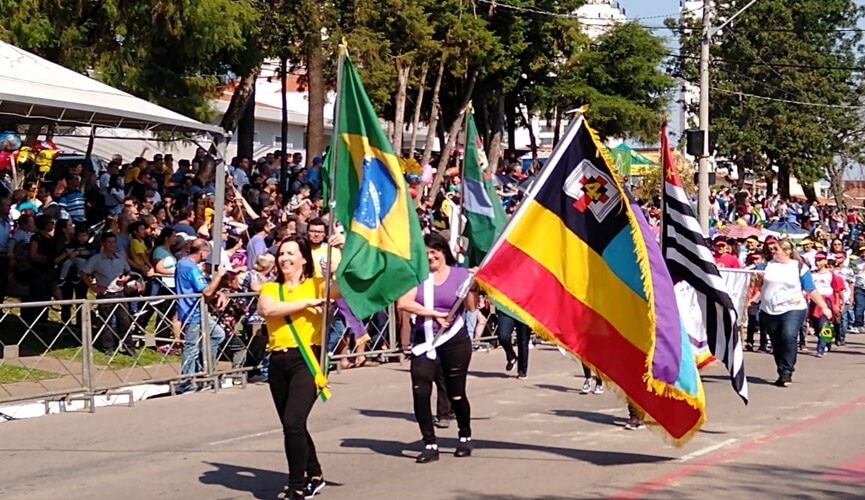 Desfile de 7 de Setembro reúne 10 mil pessoas na Luiz Latorre