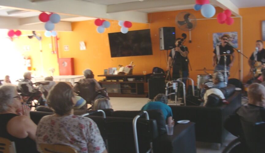 Motoclube agita Cidade Vicentina com jantar dançante para idosos