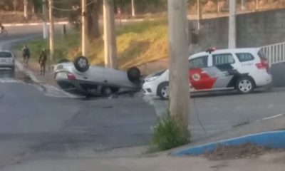 Motorista capota carro em rodovia de Itupeva