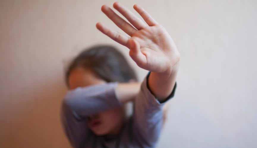 Quatro meninas com menos de 13 anos são estupradas por hora no Brasil