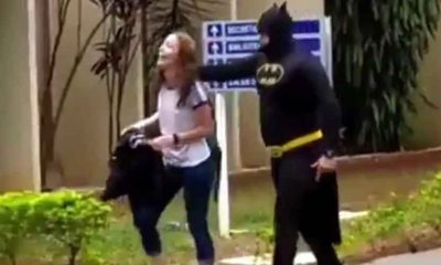 PM surpreende filha na escola vestido de Batman e vídeo viraliza