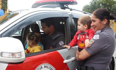Super-heróis da vida real - crianças passam a tarde com policiais em Jundiaí