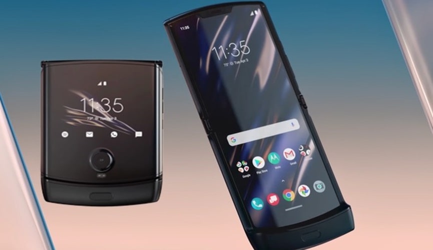 à esquerda, celular dobrado com menu inicial fronta. à direita: celular aberto com menu inicial na tela, aparelho é preto