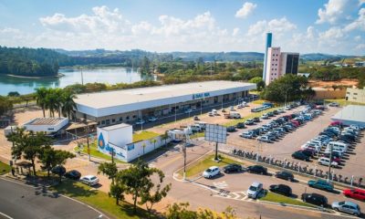 Foto de prédio e estacionamento da DAE Jundiaí