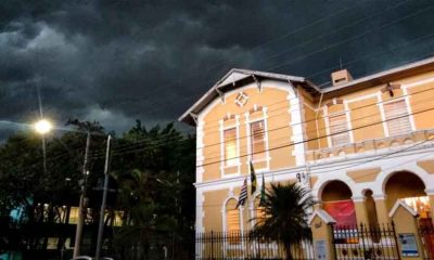 Chuva no fim da tarde causa ‘apagão’ no céu e nos bairros de Jundiaí