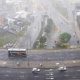 visão aérea da avenida jundiaí, em parte onde há viaduto sob a avenida nove de julho. na foto, chuva cai enquanto carros passam pela avenida jundiaí abaixo