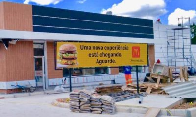 Fachada do McDonald's em fase de acabamento