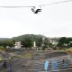 Foto panorâmica da nova pista multiuso, com praticante de slackline suspenso