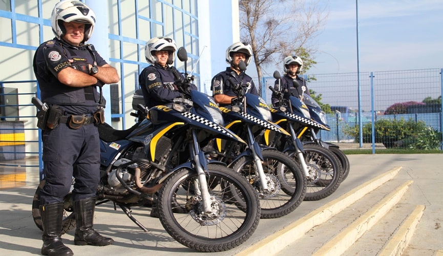 Guardas Municipais em motocicletas