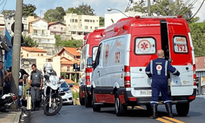 Ambulância presta socorro à vítima