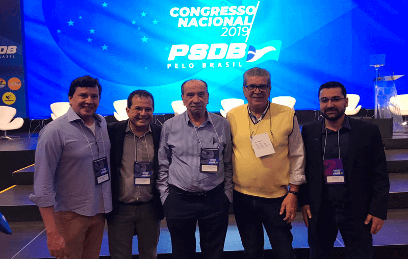 Faouaz na ponta direita está reunido com outros quatro homens do PSDB