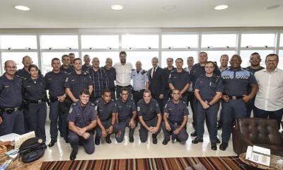 Foto de guardas com o prefeito de Jundiaí, Luiz Fernando Machado