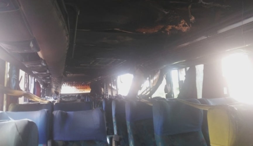 interior de ônibus queimado