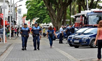 Fotos de guardas municipais no centro de Jundiaí