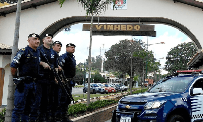 Guardas municipais na entrada de Vinhedo