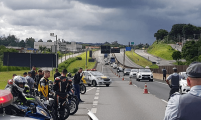 Polícia Rodoviária faz bloqueio de via próximo a Vila Rami