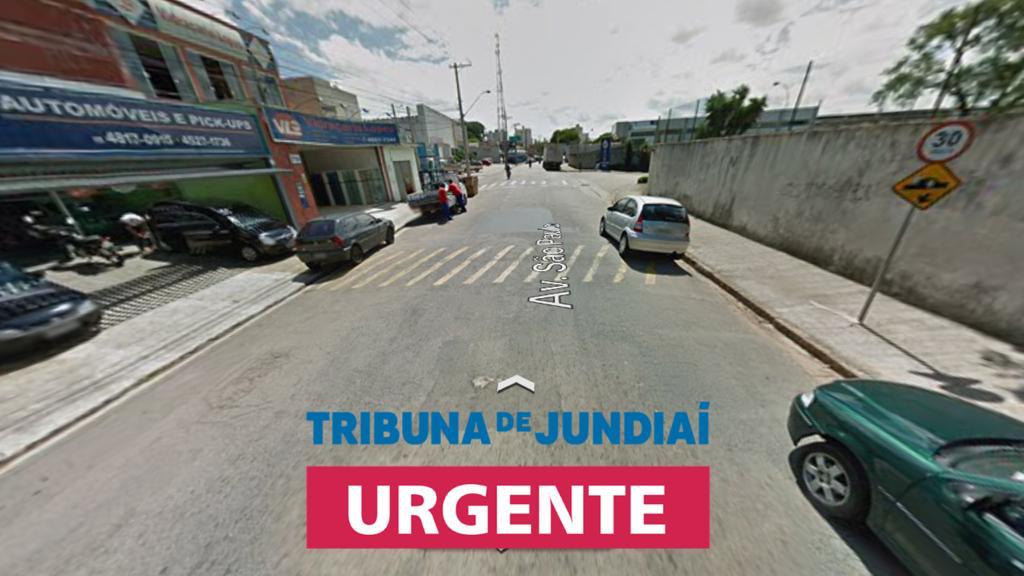 rua com carros em jundiai