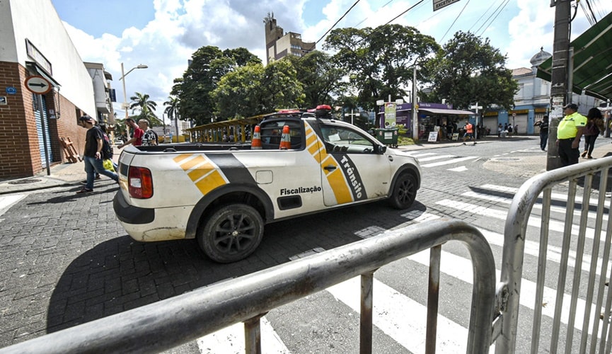 Foto de viatura de agentes de trânsito em via de Jundiaí