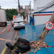 Poste caído parcialmente em rua do Eloy Chaves