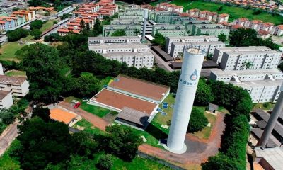 Foto aérea de reservatório