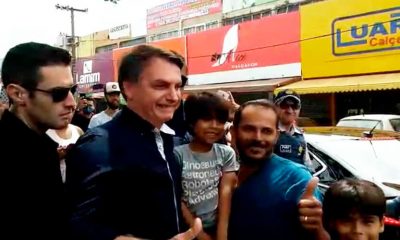 Bolsonaro ignora Mandetta e causa aglomeração em Brasília