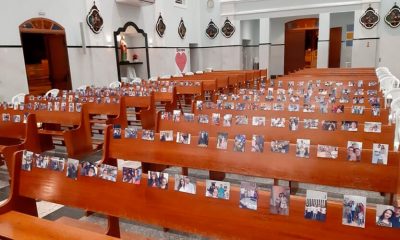 Paróquia coloca fotos de fiéis em bancos para celebrar missa: 'Laços da fé nos unem'