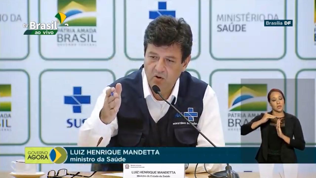 Ministro da saúde fala em coletiva