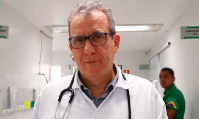 Médico usando jaleco e estetoscópio