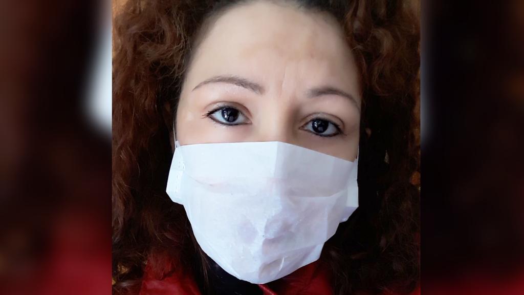 jundiaiense Nereide Silva usa máscara em proteção ao coronavírus durante confinamento em sua casa