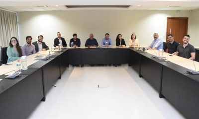 Foto de reunião com representantes de startups na sala de situação de Jundiaí