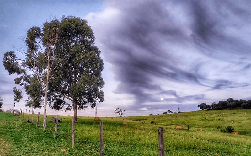 Serra do Japi com nuvens pretas