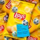 Embalagens de batata da Lay's com tazos