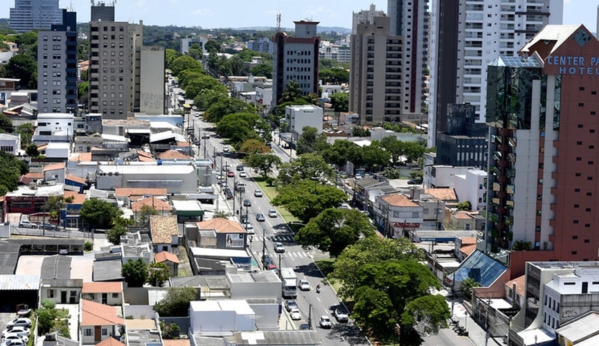 Foto de avenida do município de Jundiaí